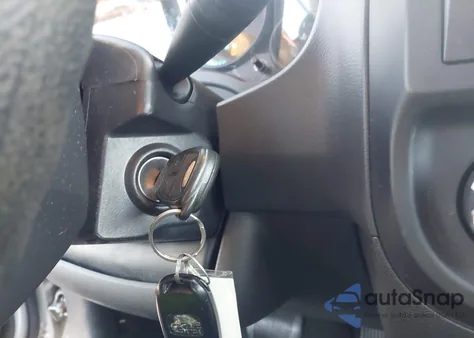 2010 Jeep Compass Sport z USA, uszkodzony, nr VIN 1J4NF4FB1AD595384